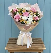 Букет цветов из:  Гвоздики, Орхидеи и Розы в Грязь