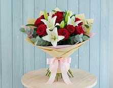 Букет цветов из:  Лилии и Розы в Грязь