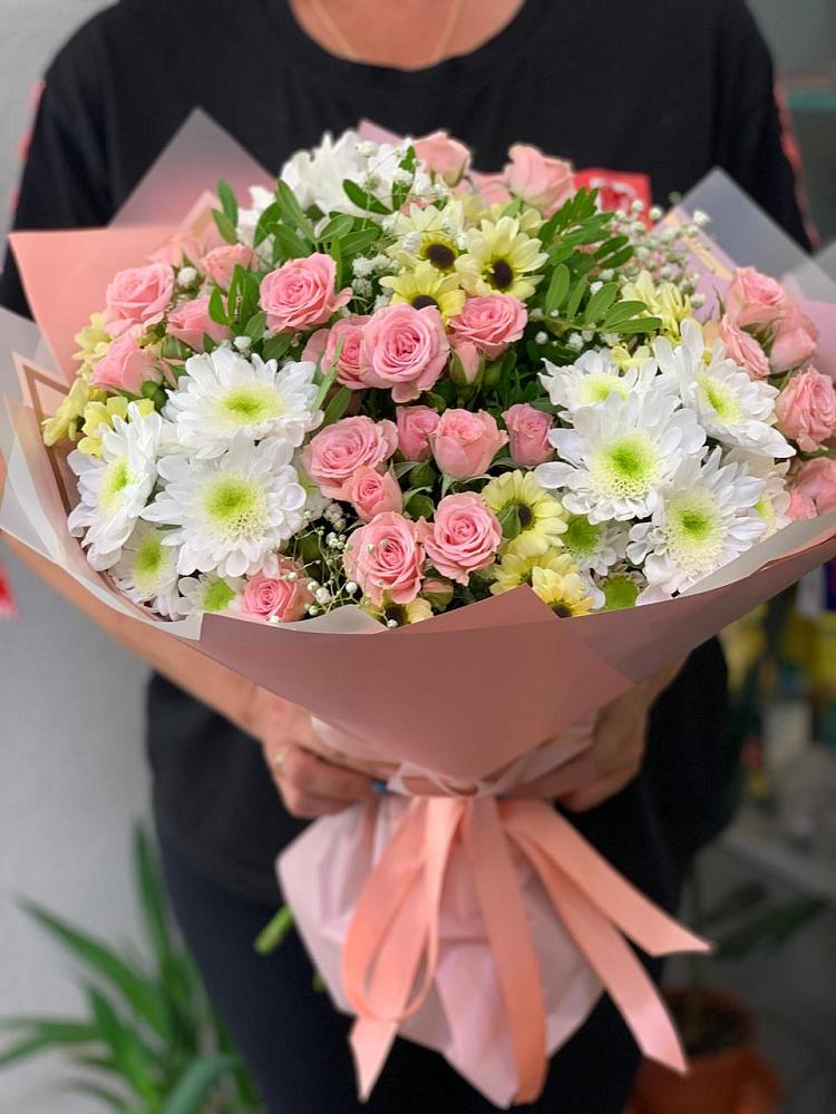 Букет цветов из: Розы и Хризантемы в Грязь