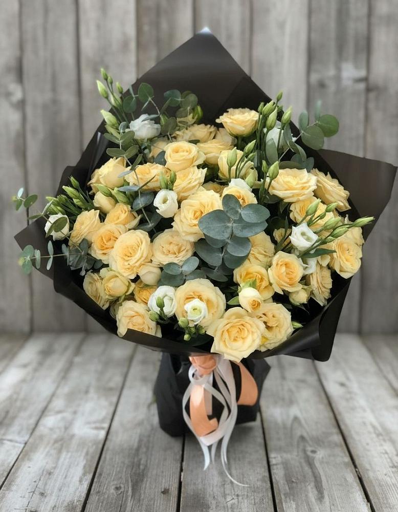 Букет цветов из: Розы и Лизиантусы в Грязь