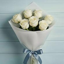 Букет 7 Белых роз Эдлесс Лав в Грязь