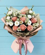 Букет цветов из:  Розы, Альстромерии и Лизиантусы #REPLACE_PRED# Грязь