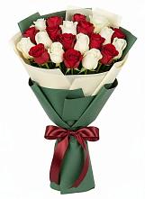 Букет Микс из красных и белых роз в Грязь