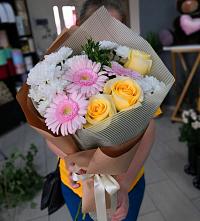 Букет цветов из:  Герберы, Розы и Хризантемы в Грязь