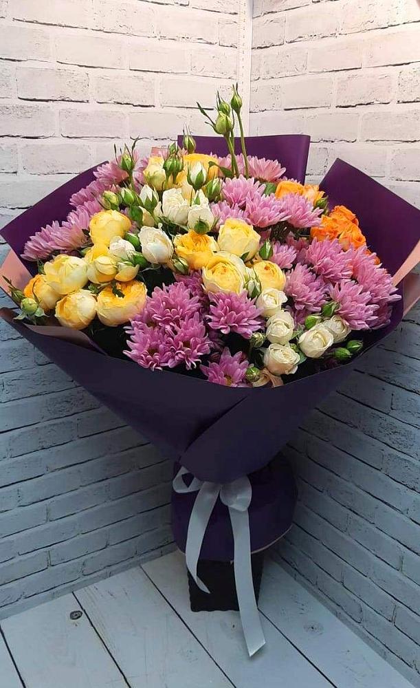 Букет цветов из: Хризантемы и Розы в Грязь