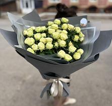 Букет Белые кустовые розы Солинеро в Грязь