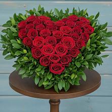 Цветочная композиция из Розы в виде сердца в Грязь