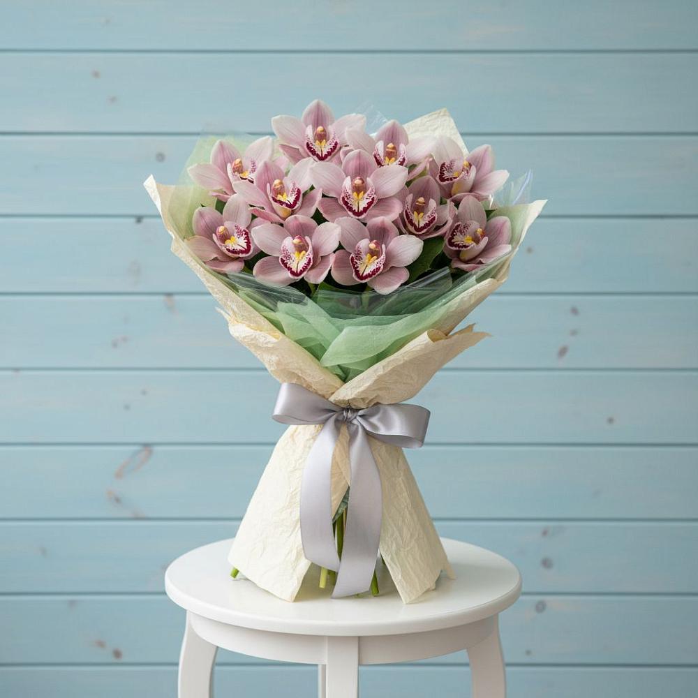 Букет цветов из: Орхидеи и Розы в Грязь