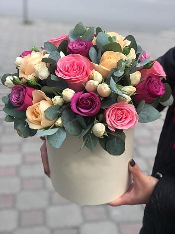 Цветочная композиция из Розы в шляпной коробке в Грязь