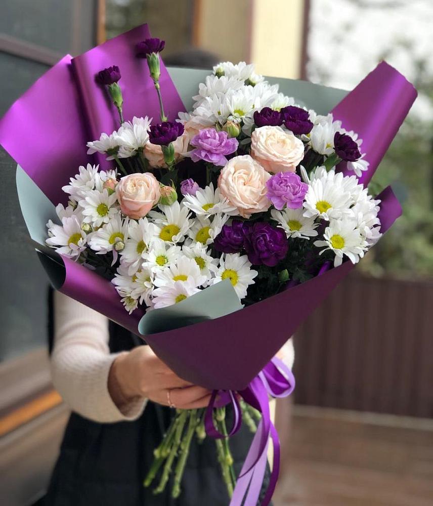 Букет цветов из: Хризантемы, Гвоздики и Розы в Грязь