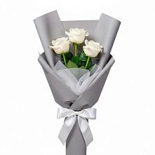 Букет 3 белые розы в Грязь