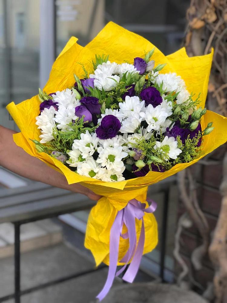 Букет цветов из: Ирисы, Хризантемы и Ромашки в Грязь