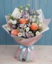 Букет цветов из:  Лизиантусы, Розы, Альстромерии и Гипсофила в Грязь