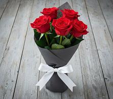 Букет 5 Красных роз Эдлесс Лав в Грязь