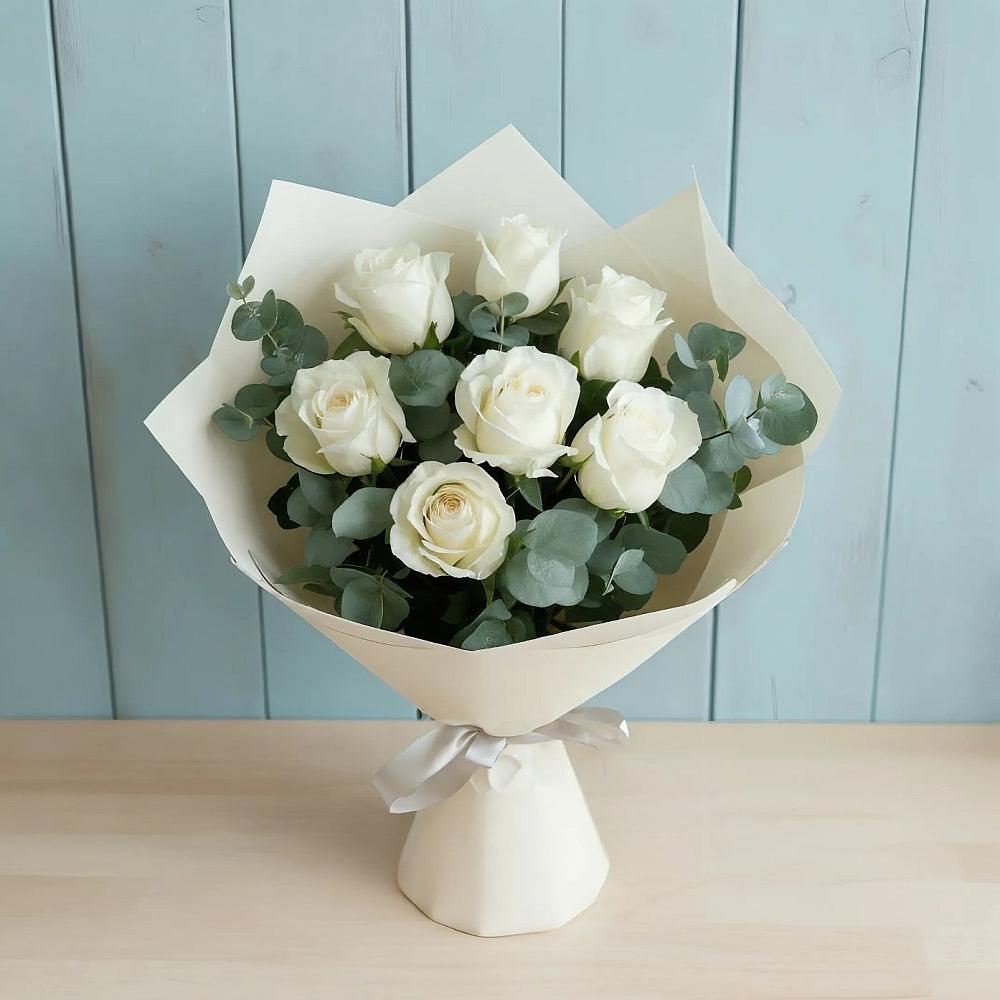 Букет Белые розы в Эвкалипте в Грязь