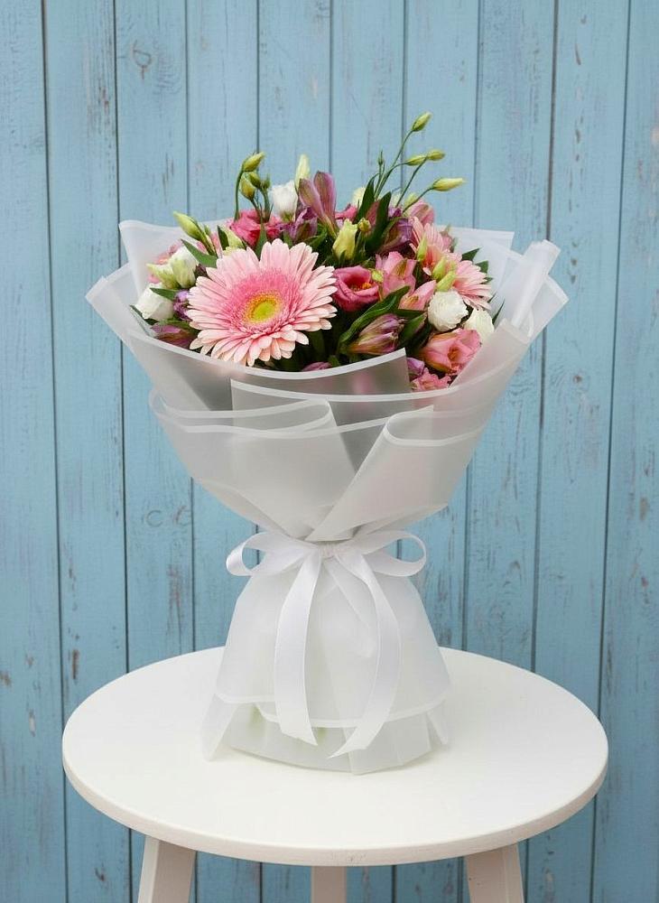 Букет цветов из: Герберы, Альстромерии и Лизиантусы в Грязь