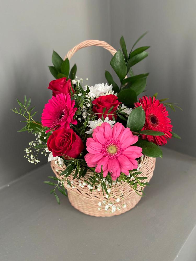 Цветочная композиция из Розы, Хризантемы и Герберы в корзине в Грязь