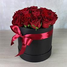 Цветочная композиция из Розы в шляпной коробке в Грязь
