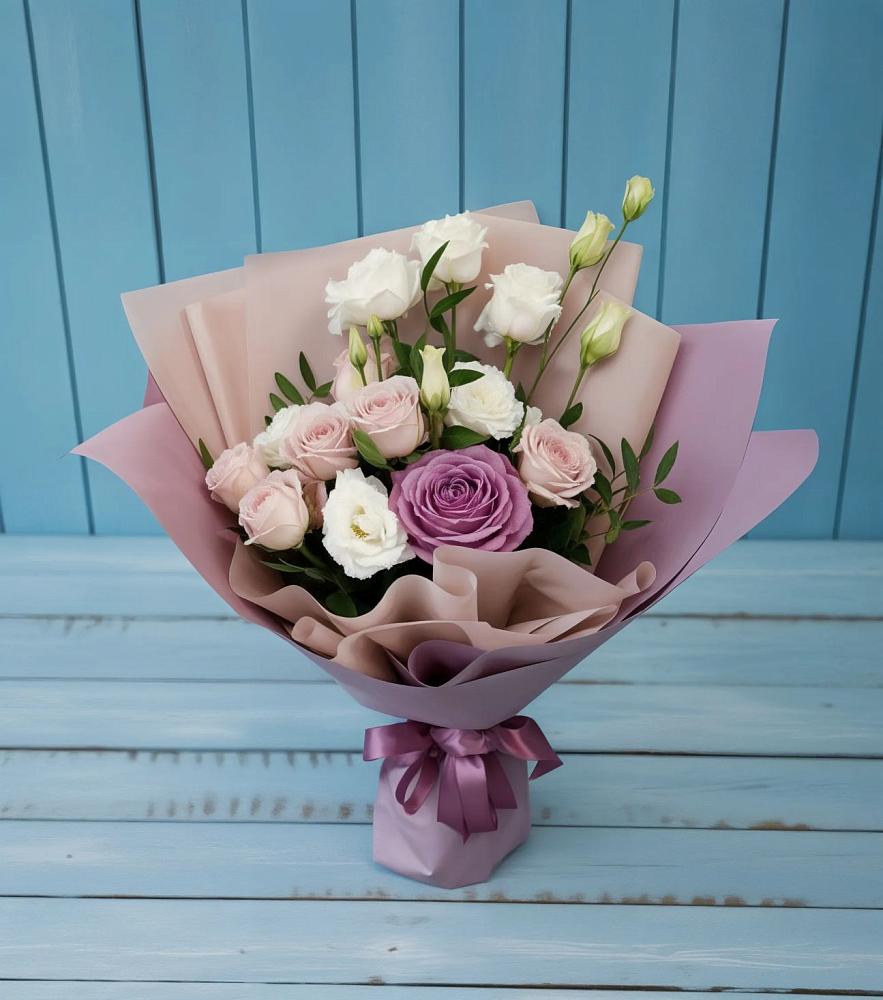 Букет цветов из: Розы и Лизиантусы в Грязь